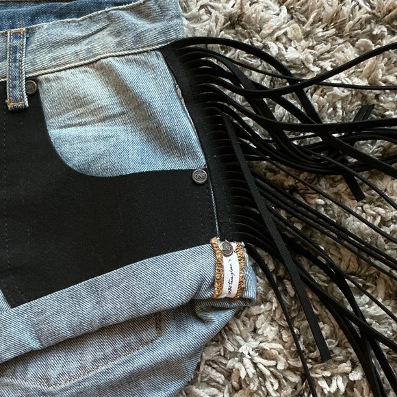 One Teaspoon Light Wash Heartland Viper Bandits Denim Black Fringe Shorts - Picture 2 of 7